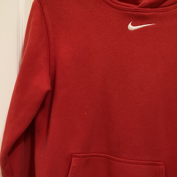 red middle swoosh nike hoodie😮💨 - Picture 4 of 4